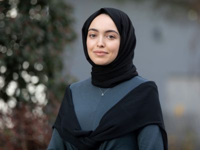 Lisans eğitimini tam burslu olarak, Acıbadem Üniversitesi Beslenme ve Diyetetik Bölümünde 2020 yılında bölüm ikincisi olarak tamamlamıştır. Aynı üniversitede Psikoloji bölümü ile çift anadal programını tamamlamıştır. Başkent Üniversitesinde Beslenme ve Diyetetik Bölümü tezli yüksek lisansını bitirdikten sonra Acıbadem Üniversitesinde doktora eğitimine devam etmektedir. Gedik Üniversitesi Sağlık Bilimleri Fakültesi Beslenme ve Diyetetik Bölümü’nde 2021 yılından beri araştırma görevlisi olarak çalışmaktadır.