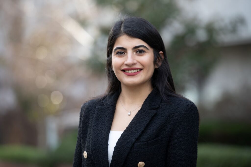 Lisans eğitimini İstanbul Yeni Yüzyıl Üniversitesi Beslenme ve Diyetetik Bölümü’nde %100 İngilizce olarak yüksek onur derecesi ile 2018 yılında tamamlamıştır. 2021 yılında İstanbul Aydın Üniversitesi Beslenme ve Diyetetik Tezli Yüksek Lisans Programı’ndan mezun olmuştur. Doktora eğitimine 2021 yılında başlamıştır ve halen İstanbul Medipol Üniversitesi Sağlık Bilimleri Enstitüsü Beslenme ve Diyetetik Doktora programına devam etmektedir. İlgi alanları: Yeme Bozuklukları, Kanserde Beslenme, Fonksiyonel Besinlerdir. 2020 yılından beri İstanbul Gedik Üniversitesi Sağlık Bilimleri Fakültesi Beslenme ve Diyetetik Bölümü’nde Öğretim Görevlisi olarak çalışmalarına devam etmektedir.