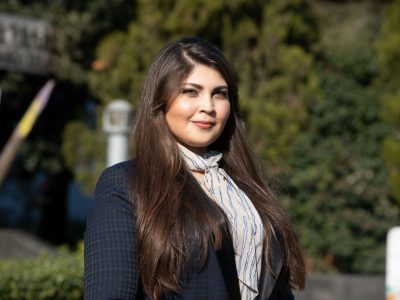 Lisans eğitimini yüksek onur derecesi ile 2013-2017 yılları arasında Muğla Sıtkı Koçman Üniversitesi, Okul Öncesi Öğretmenliği Bölümü’nde tamamladı. 2022 yılında Hacettepe Üniversitesi, Çocuk Gelişimi ve Eğitimi programında yüksek lisans eğitimini bitirerek “bilim uzmanı” unvanı aldı. Yaratıcı Drama, Özel Gereksinimli Çocuklar, Üstün Yetenekli Çocuklar, Erken Müdahale ve Gelişimsel Değerlendirme Testleri üzerine eğitimler aldı. Çocukların teknoloji kullanımı, öz düzenleme becerileri ve erken çocukluk eğitimi üzerine akademik çalışmalar yaptı. Erken çocukluk döneminde artırılmış gerçeklik ve değerler eğitimi konulu kitap bölümü yazdı. 2023 yılında Hacettepe Üniversitesi Çocuk Gelişimi ve Eğitimi programında doktora eğitimine başladı. Arslan, Ulusal ve uluslararası bildirilerde görev almakta ve İstanbul Gedik Üniversitesi’nde araştırma görevlisi olarak çalışmalarına devam etmektedir.